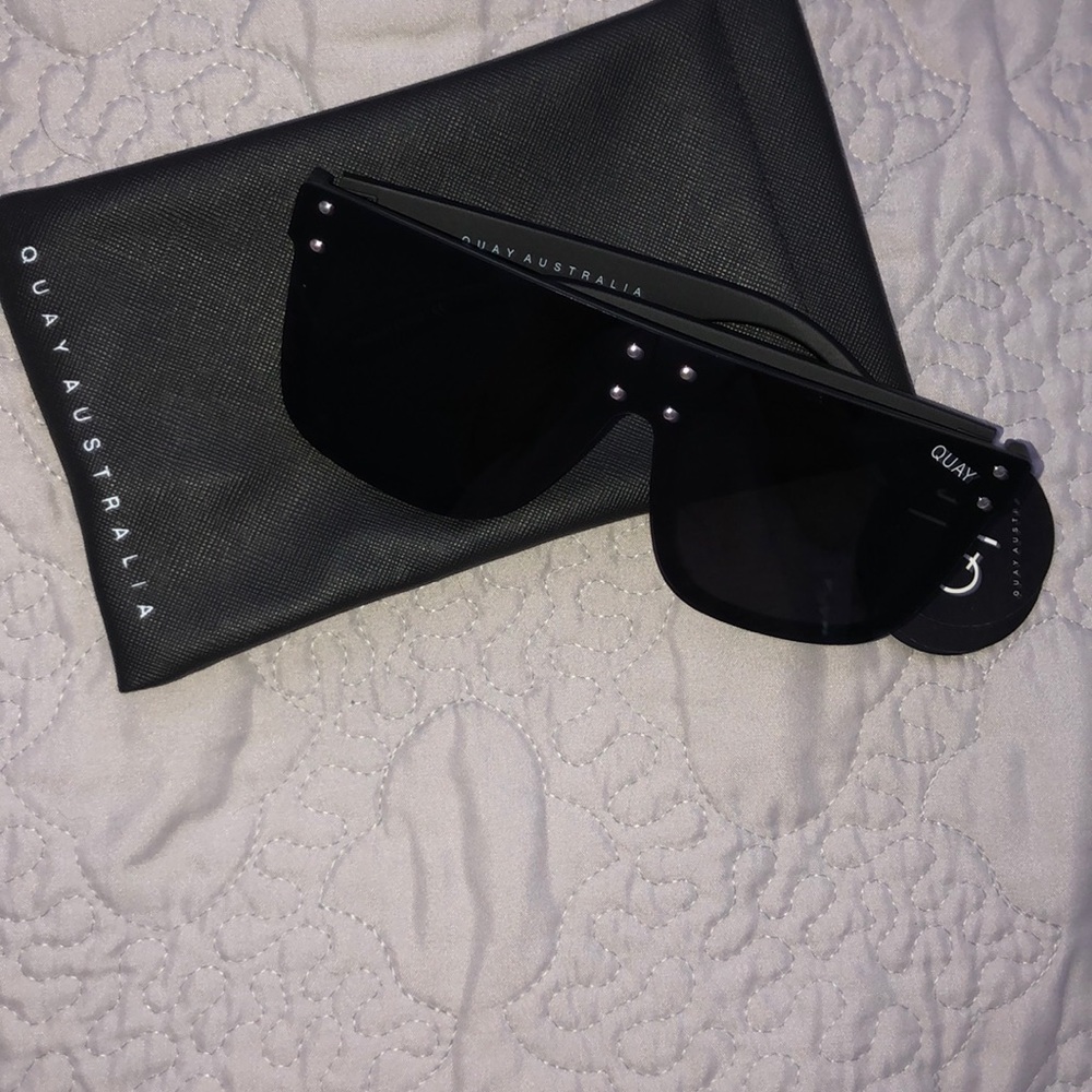 brand new quay sunglasses with tags!!